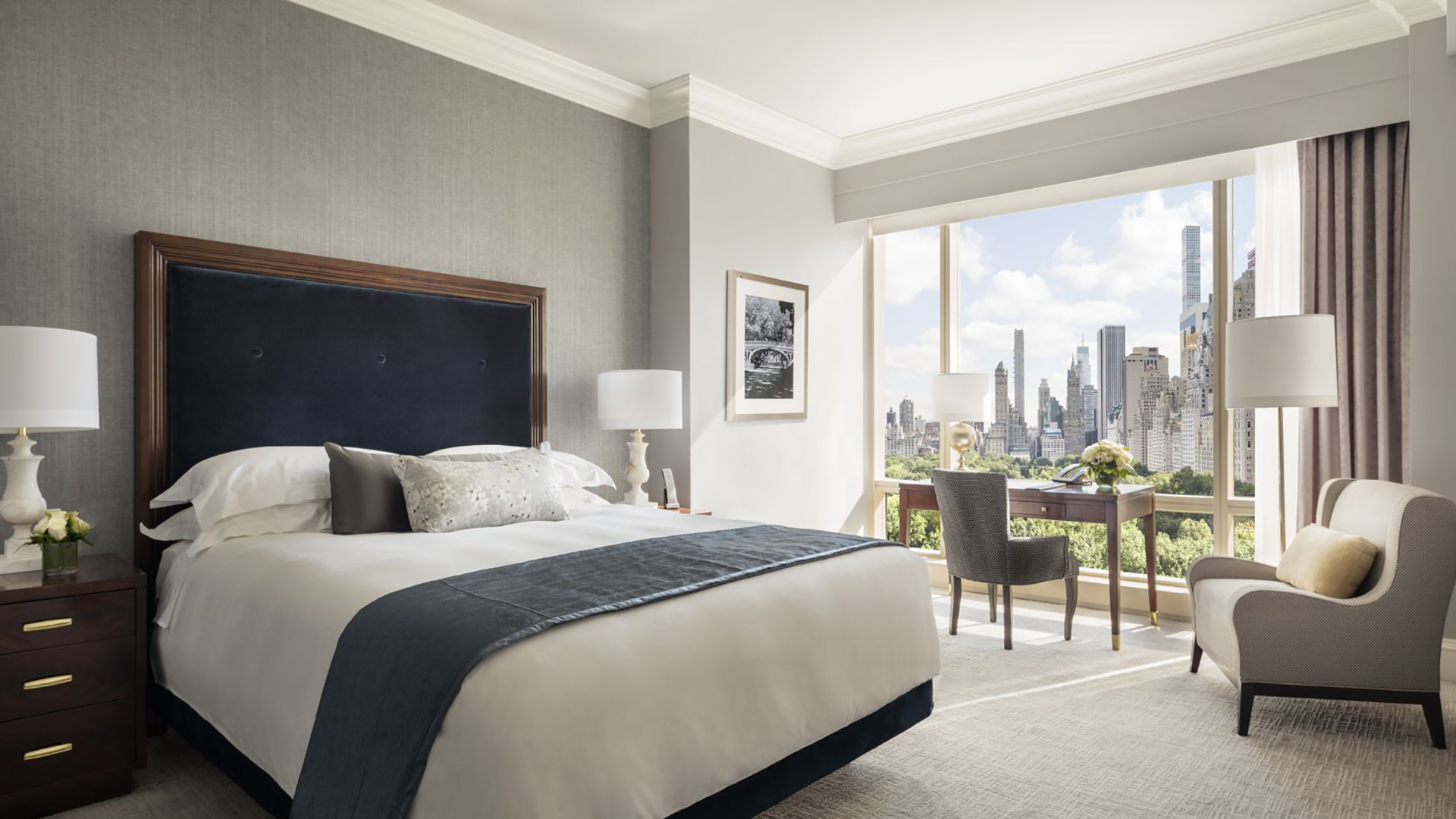 Habitación de hotel en Nueva York. Fondo virtual gratuito para Zoom, Microsoft Teams, Skype, Google Meet, WebEx o cualquier otra aplicación compatible.