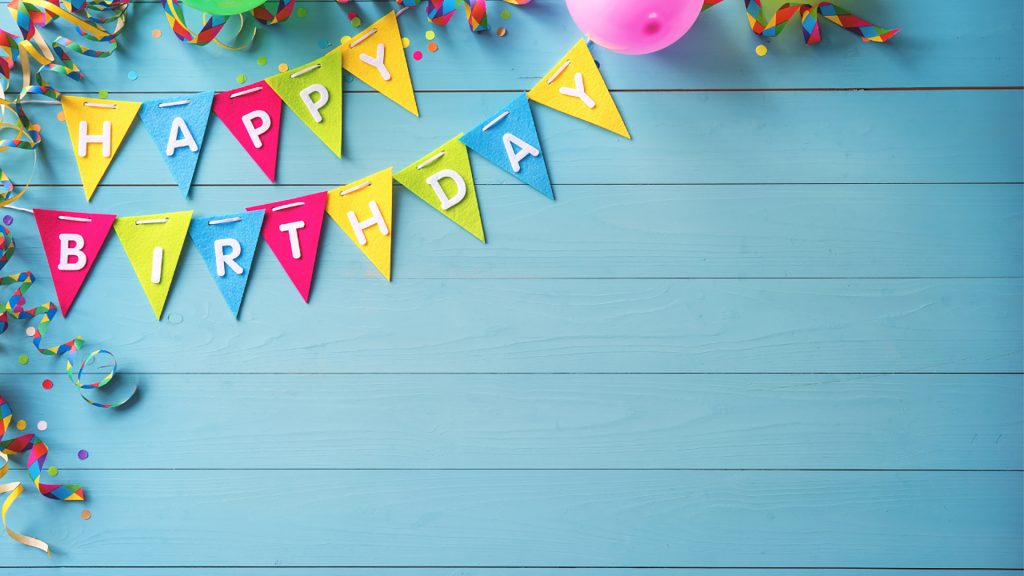 Sinh nhật thật không thể thiếu bunting đầy màu sắc. Với Happy Birthday Bunting, bạn sẽ có được một buổi tiệc sinh nhật thật đầy sắc màu, vui tươi và hạnh phúc. Chỉ cần một chút trang trí là đủ để toàn bộ không khí của bữa tiệc thêm phần ấm áp và đầy ngọt ngào.