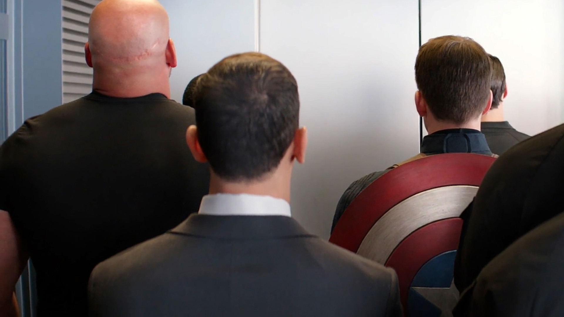 Capitán América escena del ascensor. Fondo virtual gratuito para Zoom, Microsoft Teams, Skype, Google Meet, WebEx o cualquier otra aplicación compatible.